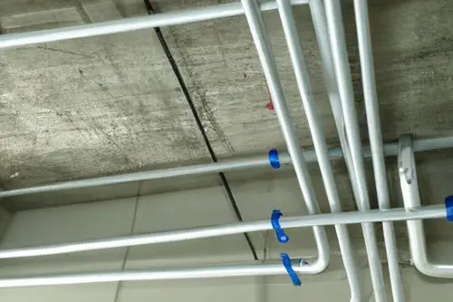 do water pipes run through the ceiling